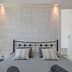 Vythos アパート
