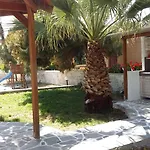 Apartament Vythos *