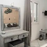 Apartament Vythos *